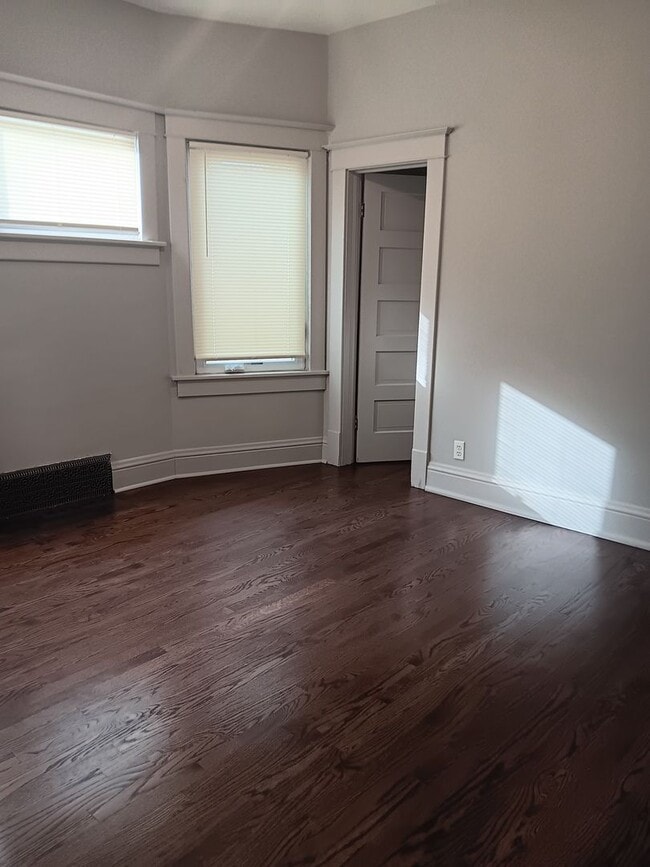 Building Photo - Beautiful Benson Three Bedroom!