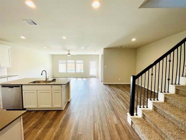 Building Photo - 3310 Silverton Dr