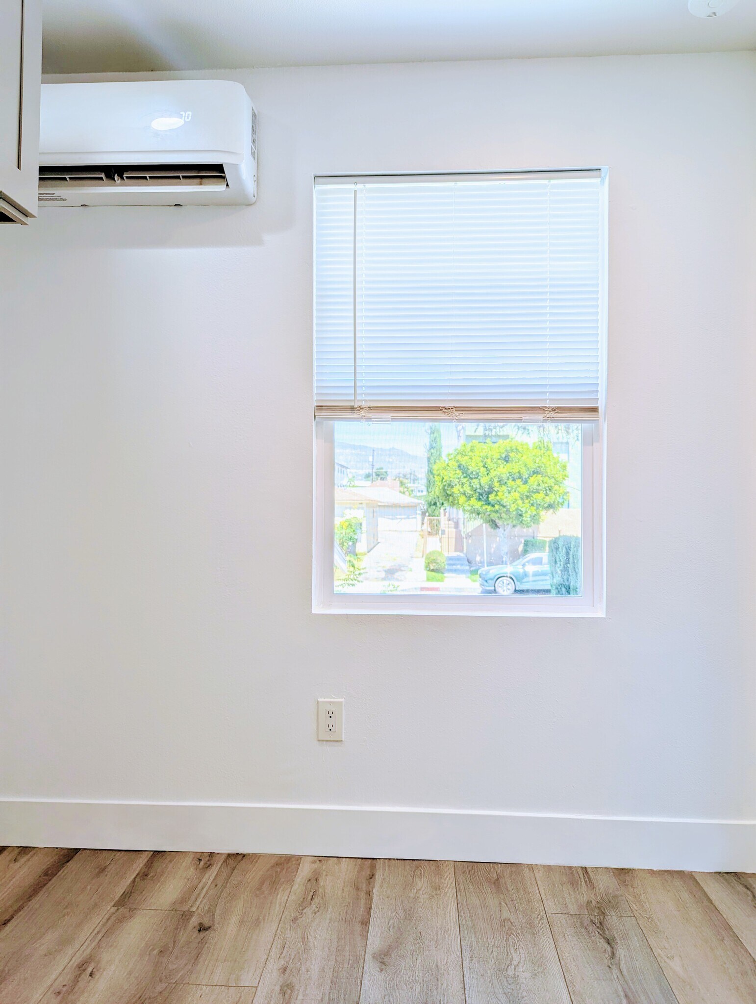 Building Photo - 728 E Palmer Ave