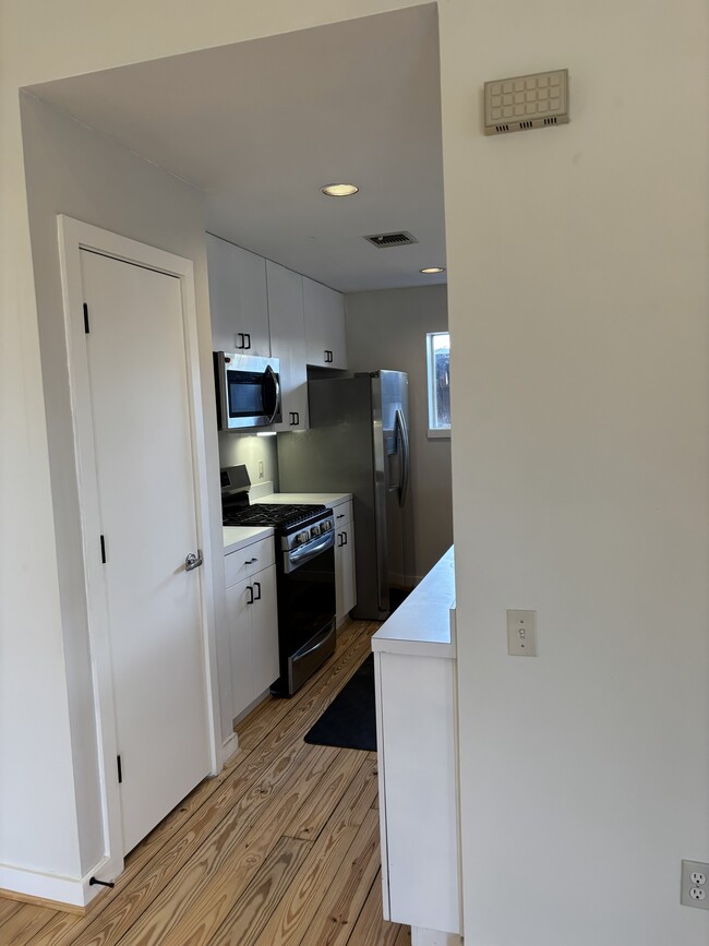 Building Photo - 2909 Albany St