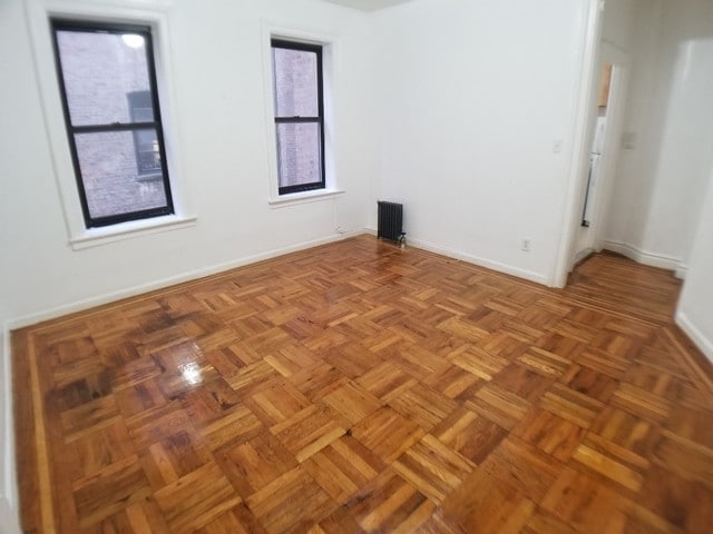 Primary Photo - 549 Isham St
