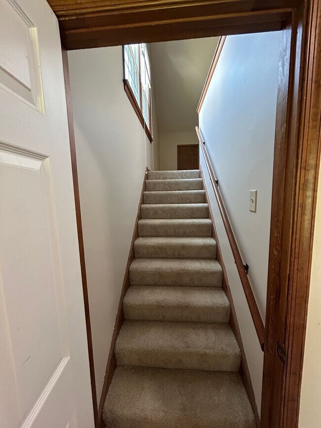 Building Photo - 4BD/2.5BA in Albemarle Acres Neighborhood ...