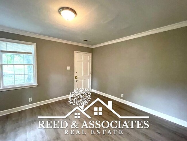 Building Photo - EAST MEMPHIS - COLONIAL