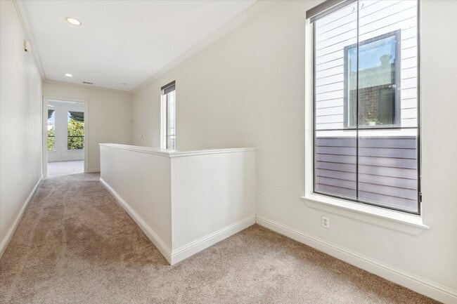 Building Photo - 1231 W Pierce St