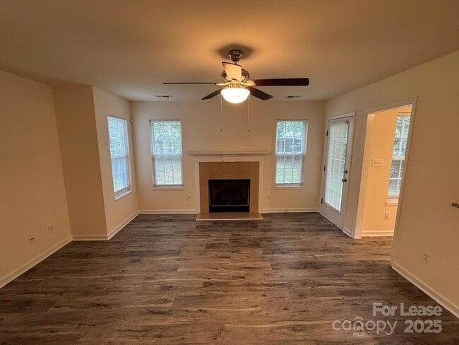 Building Photo - 6610 Cedar Cliff Dr