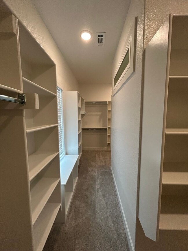 Building Photo - Beautiful Modern Home in Pea Ridge!