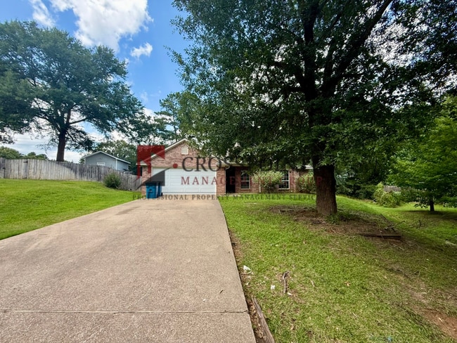 Building Photo - Tour Today! 4 Bedroom 2 Bathroom Home in Lindale!