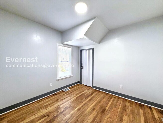 Building Photo - 6073 Linwood St