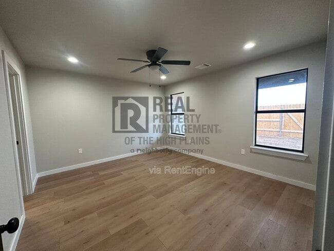 Building Photo - 4780 Clive -