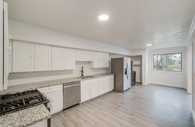 Building Photo - 417 Brook Hollow Dr