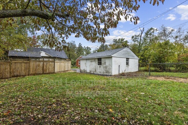 Building Photo - 265 Zandale Dr