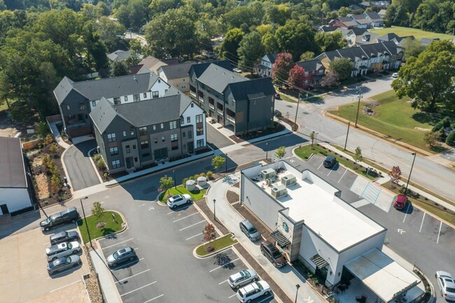 Building Photo - 2 BR 2.5 BA- Downtown Greenville Townhome-...