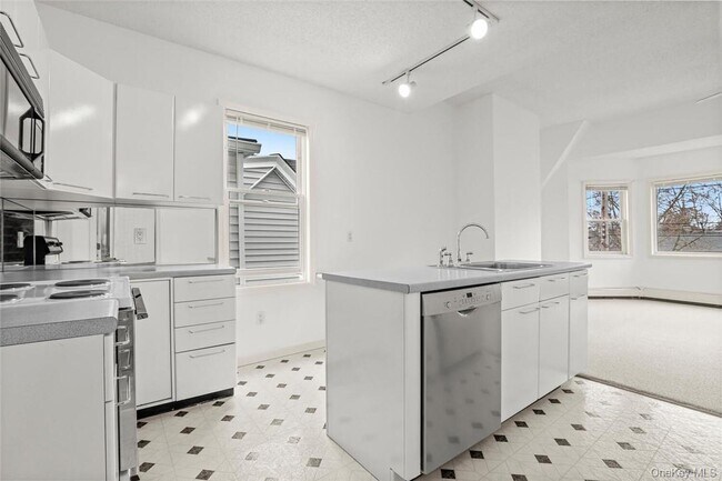 Building Photo - 54 Wildey St