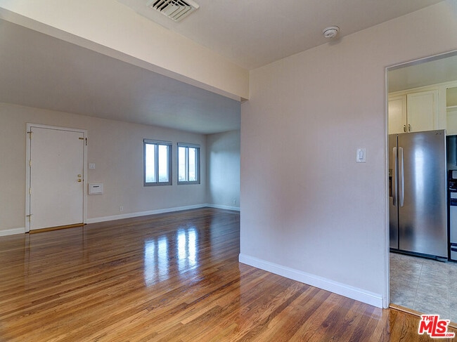 Building Photo - 8716 Bleriot Ave