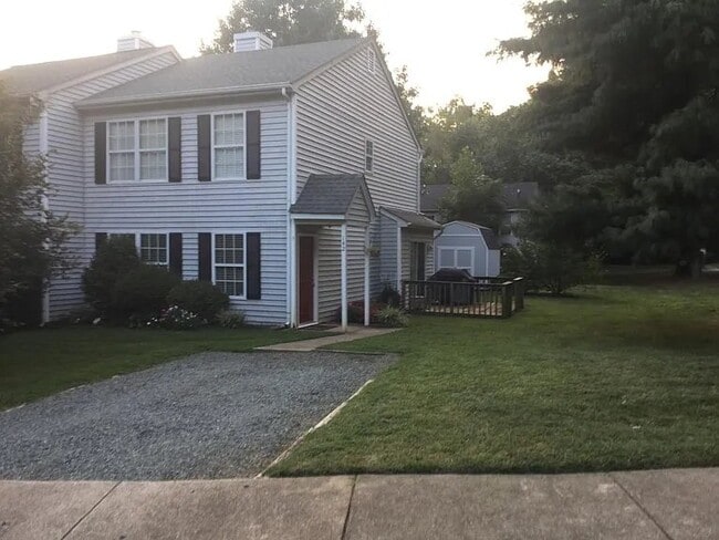 Building Photo - 142 Birdwood Ct