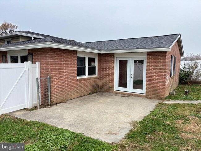 Building Photo - 105 Cotta Ln