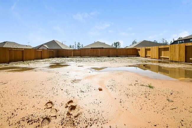 Building Photo - 26032 Babe Ruth Dr