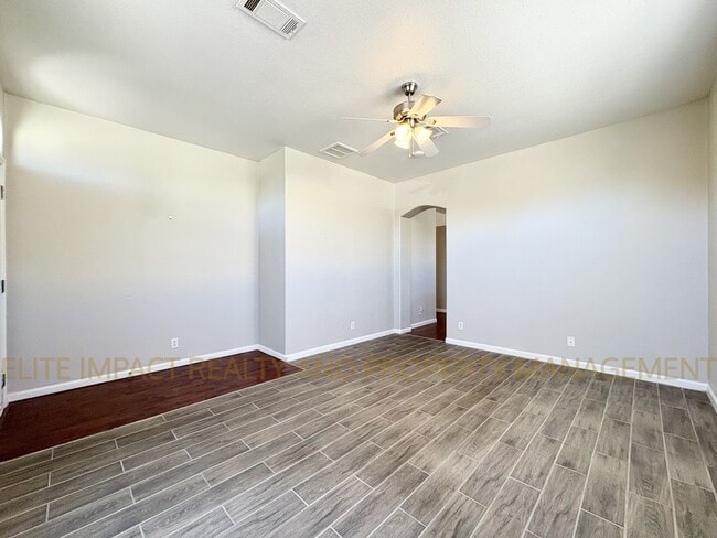 Building Photo - 4247 E White Water Dr