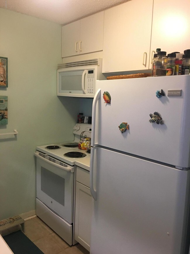 Building Photo - 2470 Ocean Shore Blvd