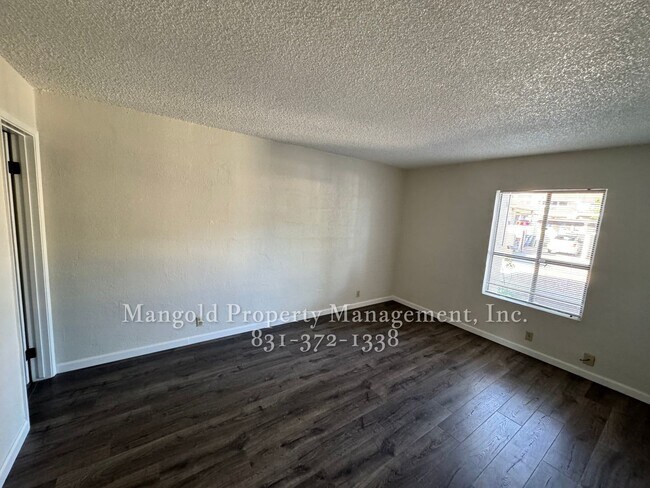 Building Photo - Newly Remodeled Downstairs Two Bedroom Condo