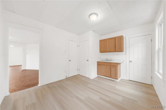 Building Photo - 315 Wohlers Ave