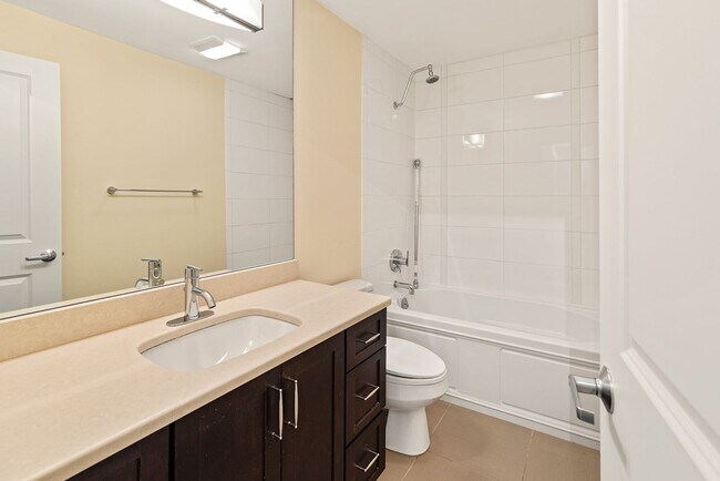 Building Photo - 2 bedrooms, 1 bathroom