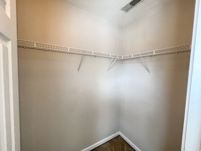 Building Photo - Townhouse in Nashboro Village!