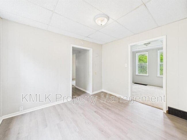 Building Photo - 448 E Voris St