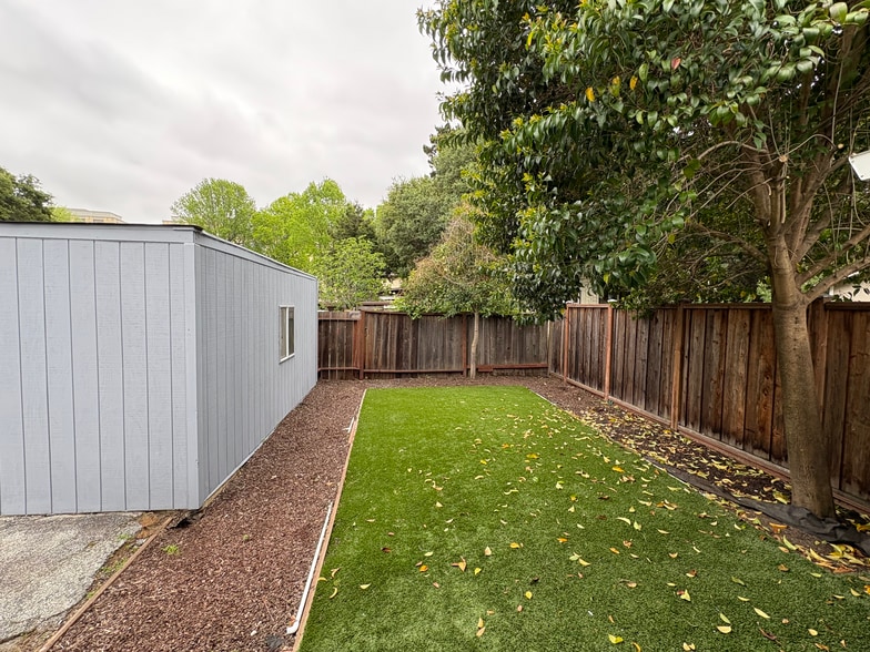 Private backyard - 1912 Euclid Ave