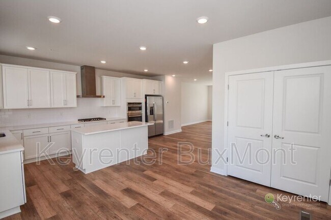 Building Photo - 4991 Franklin Cir