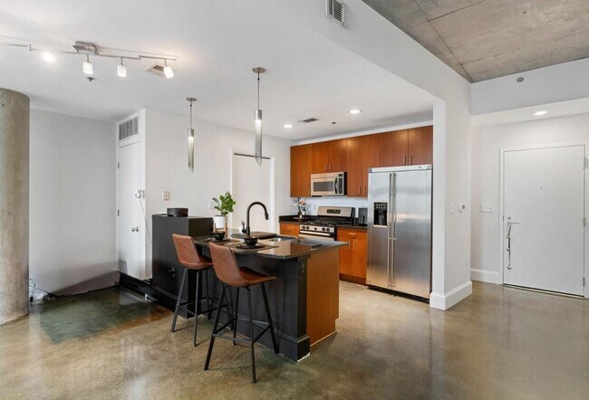 Building Photo - 845 Spring St NW