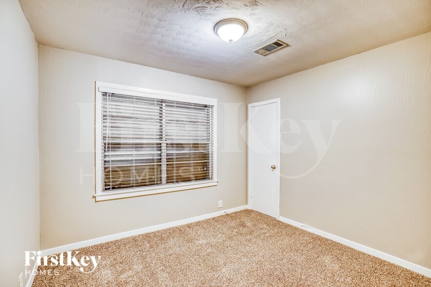 Building Photo - 1610 13th Ave N