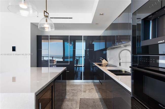 Building Photo - 1451 Brickell Ave