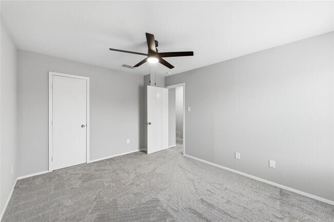 Building Photo - 2618 Ektom Dr