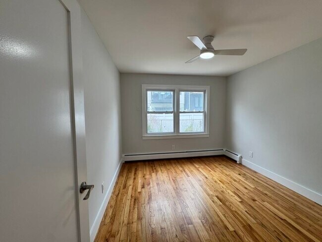Building Photo - 253 Webster Ave