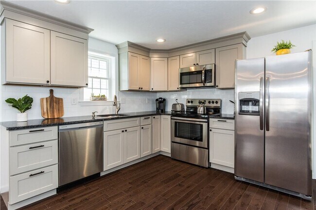 Building Photo - ****Providence – Eastside/Fox Point Single Family - $2,550****