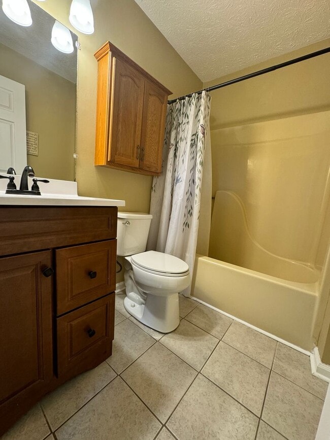 Building Photo - Beautiful Two Bedroom Townhouse!