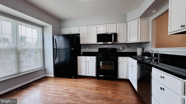 Building Photo - 13042 Hunterbrook Dr
