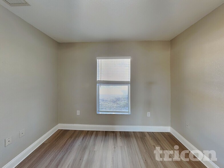 Building Photo - 8606 Lisa Blvd