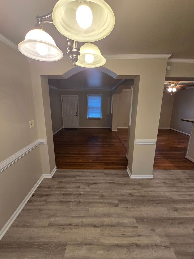 Building Photo - 3 BR House in S. Chesterfield - Available Now!