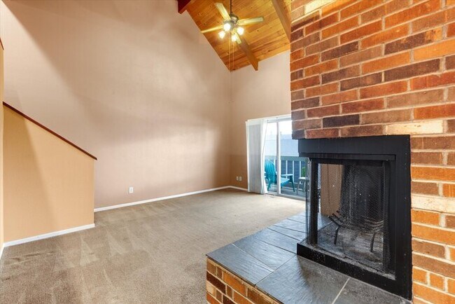 Building Photo - RIVERFRONT CONDO IN LONGVIEW