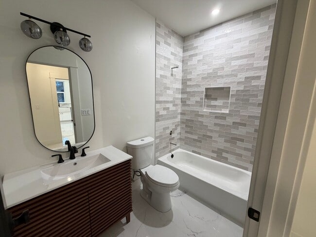 Building Photo - Home in the Heart of Old Town Clovis