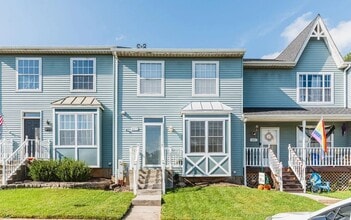 Building Photo - Spacious 3BR Townhome with Walkout Basement, Deck, Fenced Yard, Central A/C + Assigned Parking