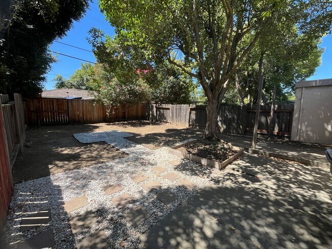Building Photo - Cowell 4808-4810