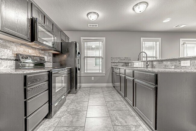 Building Photo - Perfect Bentonville Home!