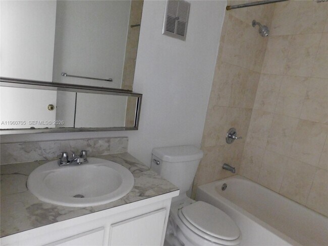 Building Photo - 14211 Kendale Lakes Cir