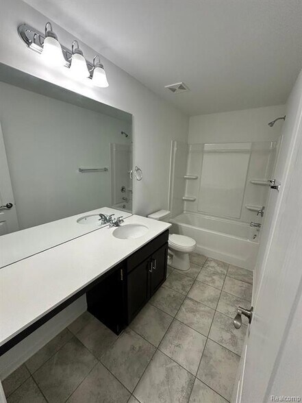 Building Photo - 9153 Dogwood Ln