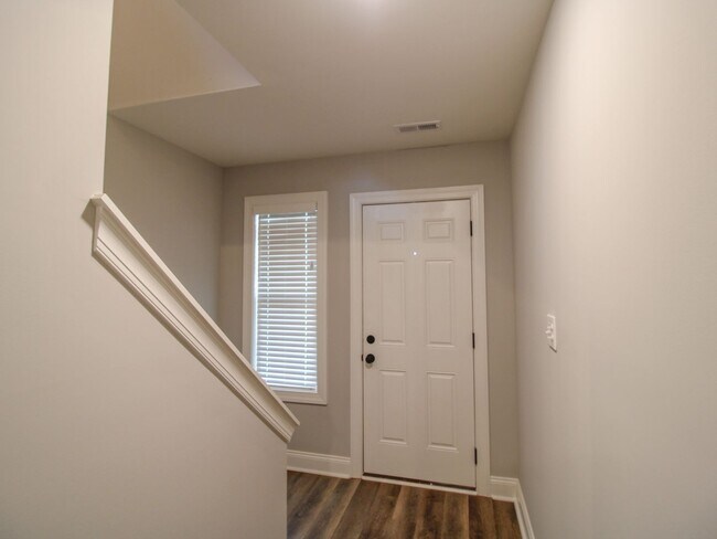 Building Photo - 18203 Mae Cir