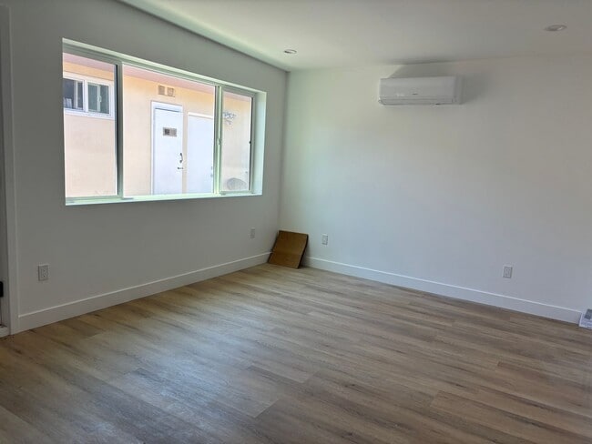 Building Photo - 1231 Mott St