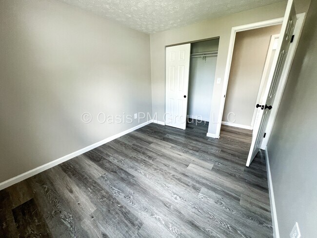 Building Photo - 912 Tellega Ave